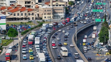 Κίνηση στους δρόμους: Σύγκρουση τριών οχημάτων στον Κηφισό, στο «κόκκινο» το ρεύμα προς Λαμία