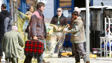 Εν δράσει ο Μπραντ Πιτ στο λιμάνι της Ύδρας: Το γύρισμα με το ιπτάμενο δελφίνι και το παρασκήνιο, δείτε εικόνες και βίντεο