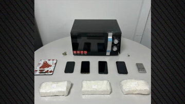 Θεσσαλονίκη: Μπλόκο σε τρία κιλά κοκαΐνης από τη Γερμανία, τα είχαν κρύψει σε φούρνο μικροκυμάτων