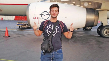 «Ο χρόνος δεν γιατρεύει, ο κόσμος όλος δύο πράσινα μάτια» λέει η μητέρα του Γεράσιμου Ιάσονα που επιβίωσε στα Τέμπη