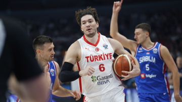 Με Όσμαν και Γιούρτσεβεν η Τουρκία πέρασε από το Βελιγράδι, 82-78 τη Σερβία 
