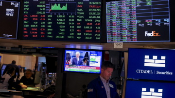  AI, Fed και πιστωτικές ανησυχίες βάρυναν τους δείκτες στη Wall Street, o χειρότερος μήνας από τον Μάρτιο 2025