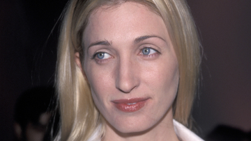 Carolyn Bessette-Kennedy: Το perfume oil που φορούσε καθημερινά
