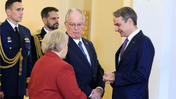 Παρασκήνια από τη δεξίωση του ΠτΔ Κώστα Τασούλα στο διπλωματικό σώμα - Η απουσία Κίμπερλι και τα... εθνικά μπιφτεκάκια του σεφ Βασίλη Μπέκα