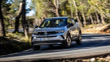 Δοκιμάζουμε το προσιτό Opel Mokka 1.2 Turbo - Πόσο κοστίζει στην Ελλάδαα
