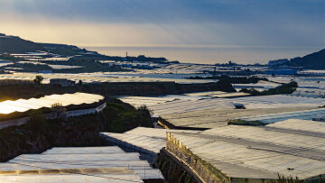 Αυτό είναι το μεγαλύτερο θερμοκήπιο που τρέφει όλη την Ευρώπη