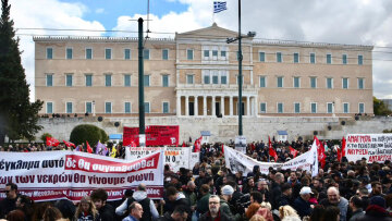 Τρία χρόνια μετά τα Τέμπη: Στο κέντρο της Αθήνας η κεντρική εκδήλωση, κλειστό το Μετρό σε Σύνταγμα και Πανεπιστήμιο