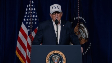 Το 8λεπτο διάγγελμα με το οποίο ο Τραμπ κήρυξε τον πόλεμο στο Ιράν: Θα ισοπεδώσουμε τη βιομηχανία πυραύλων τους, δεν θα αποκτήσουν ποτέ πυρηνικά