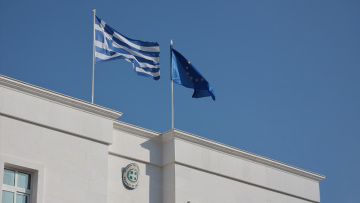 «Μείνετε στα σπίτια σας»:  Έκτακτη οδηγία της ελληνικής πρεσβείας στο Άμπου Ντάμπι προς Έλληνες πολίτες, πώς θα επιτρέψουν στην Ελλάδα 