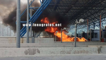 Αυτοκίνητο τυλίχτηκε στις φλόγες στα διόδια της Τραγάνας
