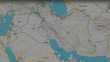 Χάος στις αεροπορικές μετακινήσεις από και προς τη Μέση Ανατολή, χάρτης δείχνει τα αεροσκάφη να απομακρύνονται
