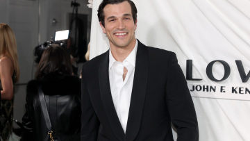 Πολ Άντονι Κέλι: Φέτος είναι η χρονιά του - Αφού υποδύθηκε τον Τζον Φ. Κένεντι Τζούνιορ, έγινε πατέρας