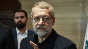 Λαριτζανί: Δεν θα διαπραγματευτούμε με τις ΗΠΑ, ο Τραμπ έκανε το «Πρώτα η Αμερική» σε «Πρώτα το Ισραήλ»