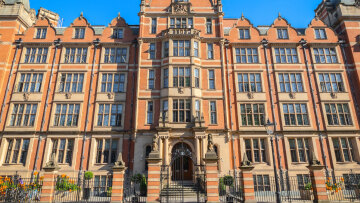 Πόσο κοστίζουν σήμερα τα δίδακτρα και η ζωή στο Ηνωμένο Βασίλειο για τους Έλληνες φοιτητές;