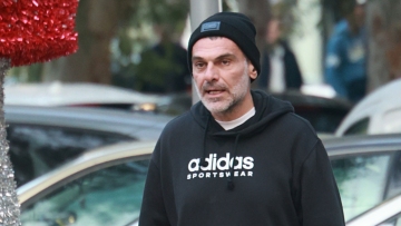 Η φωτογραφία του Τόνυ Μαυρίδη με τον πατέρα του στο νοσοκομείο: «Κράτα γερά»