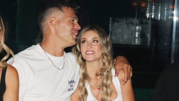 Το βίντεο της Αθηνάς Οικονομάκου με τα φιλιά στον Μπρούνο Τσερέλα: Είμαι 100% το κορίτσι του άντρα μου, είναι το για πάντα μου