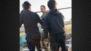 Πιλότος αμερικανικού μαχητικού F-15 που καταρρίφθηκε στο Κουβέιτ από φίλια πυρά περισυλλέγεται ζωντανός: Δείτε βίντεο