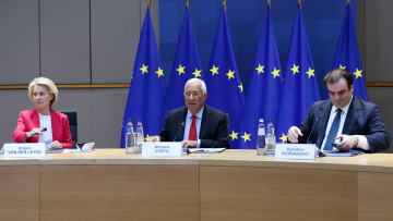 Οι οικονομικές επιπτώσεις από τις συγκρούσεις στη Μέση Ανατολή στο επίκεντρο της συνάντησης Πιερρακάκη, Κόστα και Φον ντερ Λάιεν