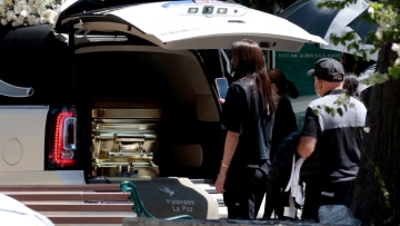 Σε χρυσό φέρετρο θάφτηκε ο Ελ Μέντσο: Με στρατιωτική παρουσία η κηδεία του στο Μεξικό