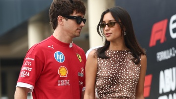 Ο λαμπερός γάμος-έκπληξη του σταρ της Φόρμουλα 1 Σαρλ Λεκλέρ στο Μονακό (βίντεο)