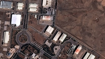 Δορυφορικές εικόνες δείχνουν ζημιές σε μεγάλο πυρηνικό συγκρότημα του Ιράν μετά τα πλήγματα από ΗΠΑ και Ισραήλ