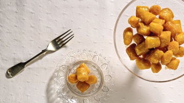 Κουρκουμπίνια - Μικρές, τραγανές μπουκιές με σιρόπι