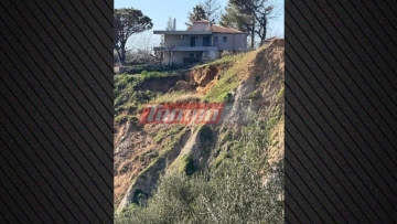 Ρωγμές στο έδαφος και κατολισθήσεις απειλούν κατοικίες στην Πάτρα, εντολή εκκένωσης από την Πολιτική Προστασία