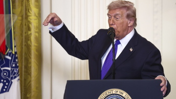 Τραμπ για Ιράν: Θέλουν να διαπραγματευτούν, τους είπα «είναι πολύ αργά»