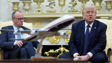 Έξαλλος ο Τραμπ με Σάντσεθ, διακόπτει το εμπόριο με Ισπανία, απαξιώνει τον Στάρμερ: «Δεν είναι και ο Τσώρτσιλ», δείτε βίντεο