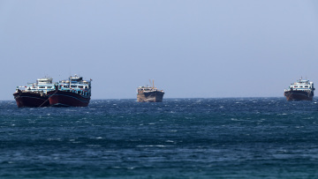 Στρατιωτική προστασία και ασφαλιστική κάλυψη υπόσχεται ο Τραμπ στα τάνκερ που επιχειρούν να διασχίσουν τα Στενά του Ορμούζ