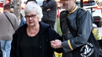 Η Ξένια Καλογεροπούλου έκανε βόλτα στο κέντρο της Αθήνας, δείτε φωτογραφίες