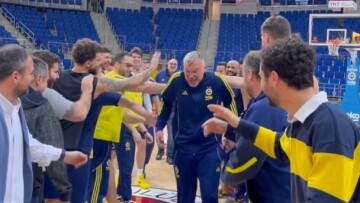 Το... φατούρο των παικτών της Φενέρ στον Σάρας για τα 50α γενέθλιά του, δείτε βίντεο 