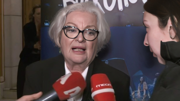 Τάνια Τσανακλίδου για την περιπέτεια υγείας της: Ταλαιπωρήθηκα πάρα πολύ, έπαθα ρήξη μηνίσκου και τώρα είμαι με το μπαστουνάκι μου