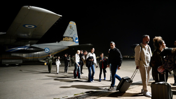 Επιστρέφουν οι Έλληνες πολίτες από τη Μέση Ανατολή: Δύο πτήσεις επαναπατρισμού αναμένονται σήμερα από το Ομάν
