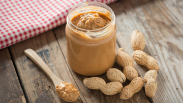 Ξηροί καρποί ή φυστικοβούτυρο; Τι δείχνουν οι έρευνες για τα οφέλη στην υγεία