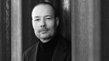 Γιατί να διαβάσω τις «Φονικές Ελιές» του Τομ Χίλενμπραντ;