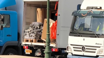 Στήνεται χολιγουντιανό στούντιο στην πλατεία Κοτζιά για τον Μπραντ Πιτ: Πού θα γίνουν τα γυρίσματα, δείτε βίντεο