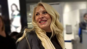 Ελένη Μενεγάκη: «Εσύ είσαι καινούρια;» απάντησε σε δημοσιογράφο που τη ρώτησε για την τηλεοπτική της επιστροφή