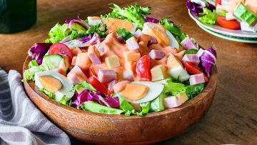 Σαλάτα του σεφ, αλλά με light sauce