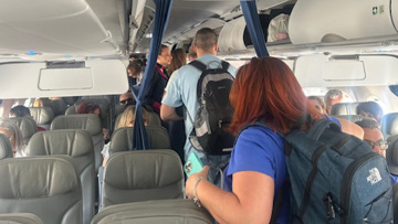 Επαναπατρίστηκαν 87 Ελλήνες πολίτες από το Ομάν στην Αθήνα με ειδική πτήση της SKY express
