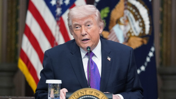 Τραμπ: Καμία συμφωνία με το Ιράν, μόνο παράδοση άνευ όρων και μετά θα επιλέξουμε τον νέο ηγέτη