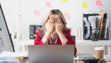 Με burnout 8 στις 10 εργαζόμενες γυναίκες – Τι αποκαλύπτει μεγάλη έρευνα στην Ελλάδα
