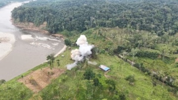 Βομβαρδισμός καταυλισμού ανταρτών στον Ισημερινό με τη στήριξη των ΗΠΑ, δείτε βίντεο