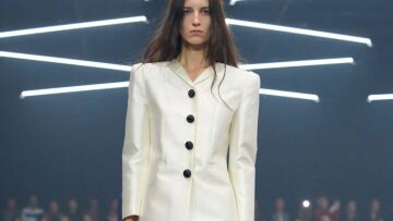 Σατέν παντελόνι: Πώς να φορέσετε την τάση 
