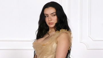 Η Charli XCX θέλει να παρατήσει τη μουσική για χάρη της υποκριτικής: «Τι άλλο μένει να κάνω;» αναρωτήθηκε