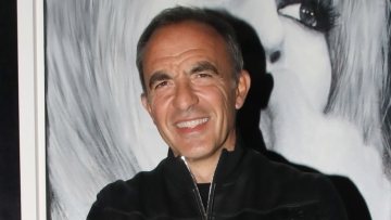 Ο Νίκος Αλιάγας δείχνει πώς ήταν στα 20 του, δείτε τη φωτογραφία που ανάρτησε
