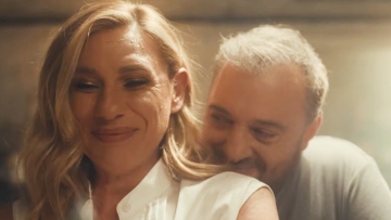 Η πασχαλινή διαφήμιση των Jumbo με Φερεντίνο και Καραβάτου που διχάζει τα social media: «Πέθανα στο γέλιο», «πόσο ψεύτικο και στημένο»