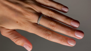 Blurred Nails: Το minimal μανικιούρ που θα βλέπουμε παντού το 2026
