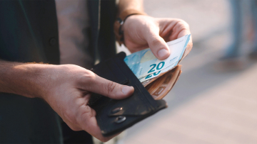 Η χώρα που λέει «όχι» στο ψηφιακό χρήμα και υπερασπίζεται τα μετρητά