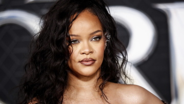 «Θρίλερ» με την επίθεση στο σπίτι της Rihanna: Έπεσαν πάνω από 10 πυροβολισμοί, σφαίρα διαπέρασε τον τοίχο